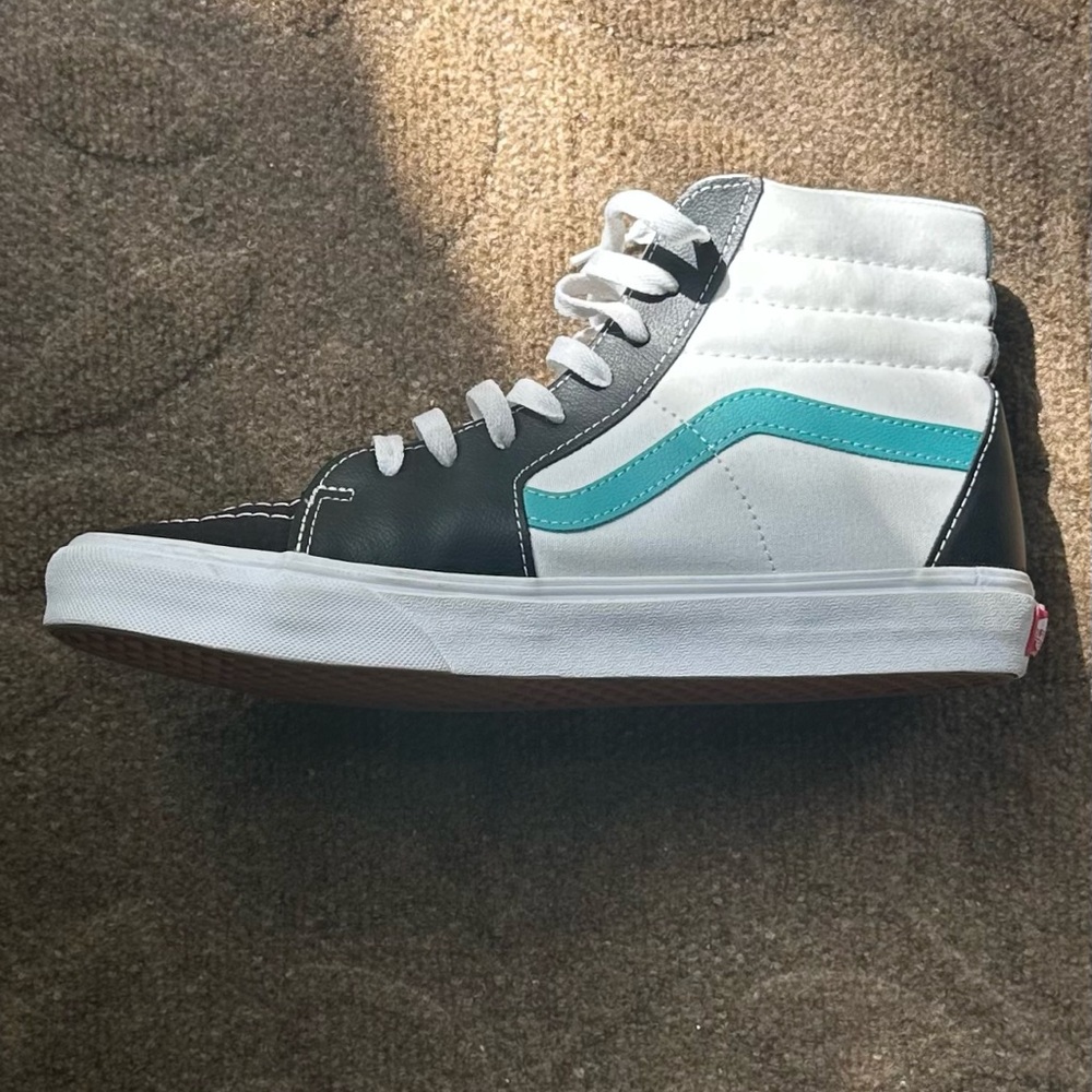 Vans Men’s Sport SK8-Hi Skate Shoes Sneakers White/Black VN0A5JMJ93U
US9,5 - Picture 5 of 14
